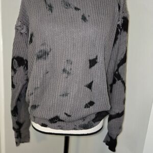 Lisa Rinna Collection Gray and Black Patterned Sweater